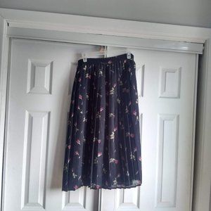 Rose pleated midi skirt